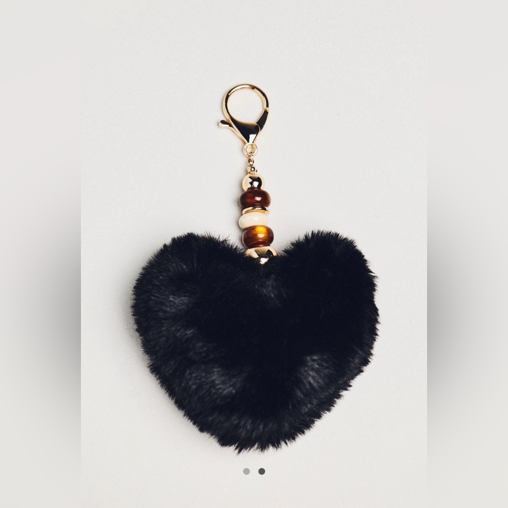 NWT Anthropologie Faux Fur Heart Bag Charm - Picture 2 of 4
